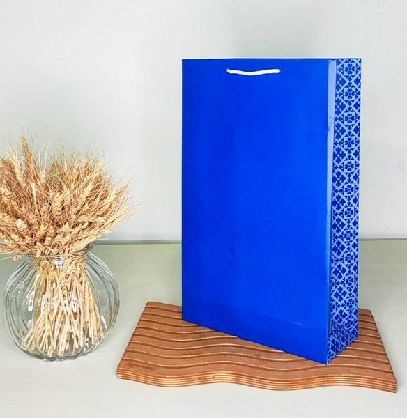 ساک هدیه (ساک کادویی) عمودی کد 5  سایز 38 × 24 × 10 طرح آبی ساده کمل گرافیکس 